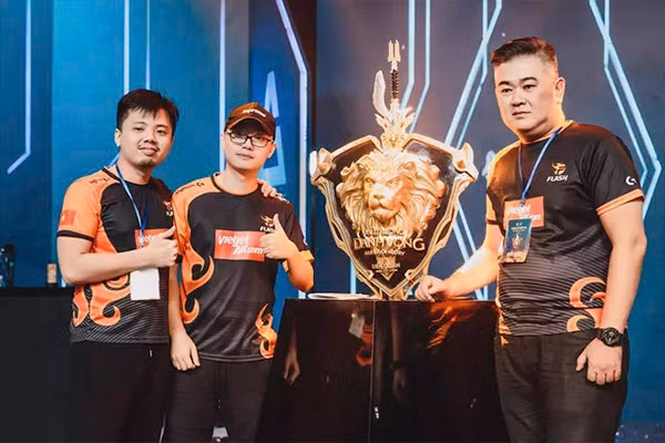 Án phạt mà Garena Liên Quân Mobile Việt Nam đưa ra là cấm ông Nguyễn Phương tham gia hoạt động Liên Quân Mobile 12 tháng kể từ lúc ra thông báo này. Các tuyển thủ trong đội hình Team Flash vẫn sẽ được tiếp tục tham gia các giải đấu Liên Quân, tuy nhiên, Công ty cổ phần đầu tư Team Flash Việt Nam sẽ bị chấm dứt các hoạt động với Garena.