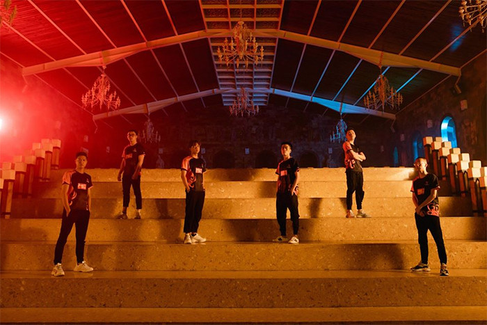 Sự việc này xảy ra trong thời điểm Phương Top vẫn còn là Giám Đốc và Đại diện pháp luật của Công ty cổ phần đầu tư Team Flash Việt Nam.