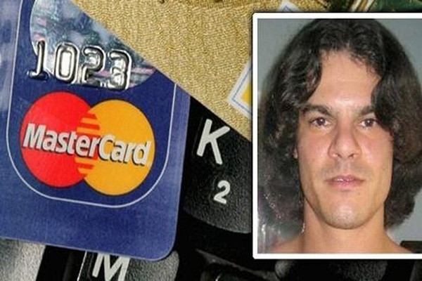 Albert Gonzalez (SN 1981) nổi tiếng với tài đánh cắp và bán số thẻ tín dụng, làm giả hộ chiếu,....với thành quả thu được là hơn 170 triệu số thẻ tín dụng và thẻ ATM trong vòng 2 năm. Gonzalez bị kết án 20 năm tù (thụ án đồng thời 2 án 20 năm tù) và sẽ được trả tự do vào năm 2025.