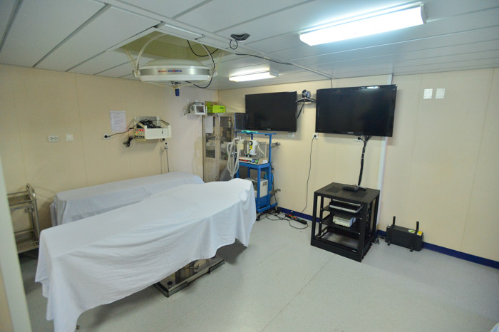 Tàu được đầu tư hiện đại với 15 giường bệnh, 3 buồng bệnh, 1 kho vật tư, 1 kho thuốc và nhiều phòng chức năng như: hồi sức cấp cứu, điện tim, răng - hàm - mặt, xét nghiệm, mổ, nội soi, siêu âm, X-quang…