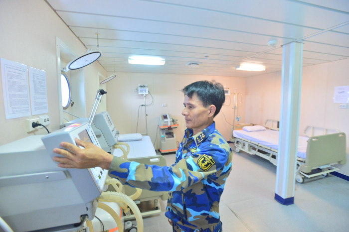Các trang thiết bị hiện đại bên trong tàu đáp ứng yêu cầu thực hiện được cả những ca bệnh, ca phẫu thuật khó trên biển.