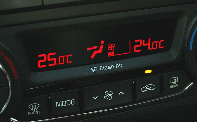 Đặc biệt, điều hoà trong xe ô tô luôn để nhiệt độ tối thiểu 25 độ C