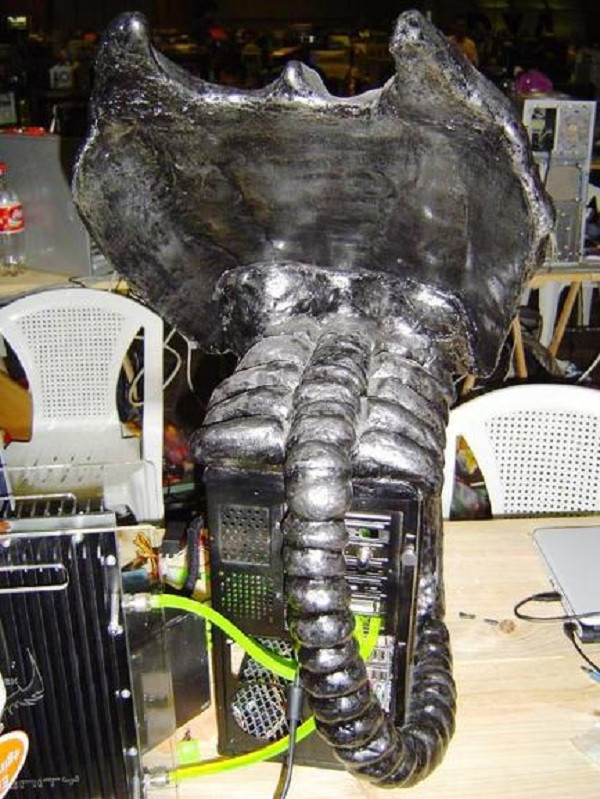 Những đốt xương sống phía sau được tái hiện chân thực.