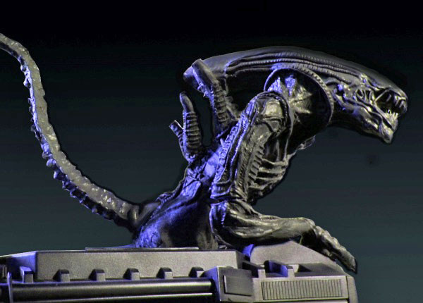 Khi Xenomorph phá nóc case chui lên ai cũng phải khiếp sợ.
