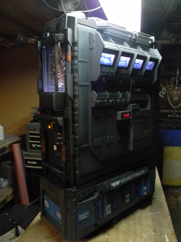 Ron Lee Christianson thực hiện dự án tái hiện hình tượng cả chiếc phi thuyền cùng quái vật Xenomorph qua bộ case PC siêu độc đáo.