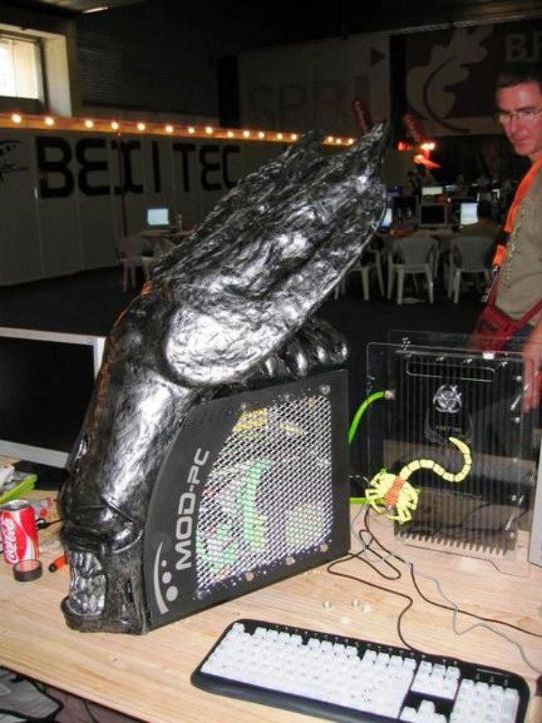 Một tác phẩm tham dự Euskal Encounter 2006 gây ấn tượng bởi thiết kế quái thú.