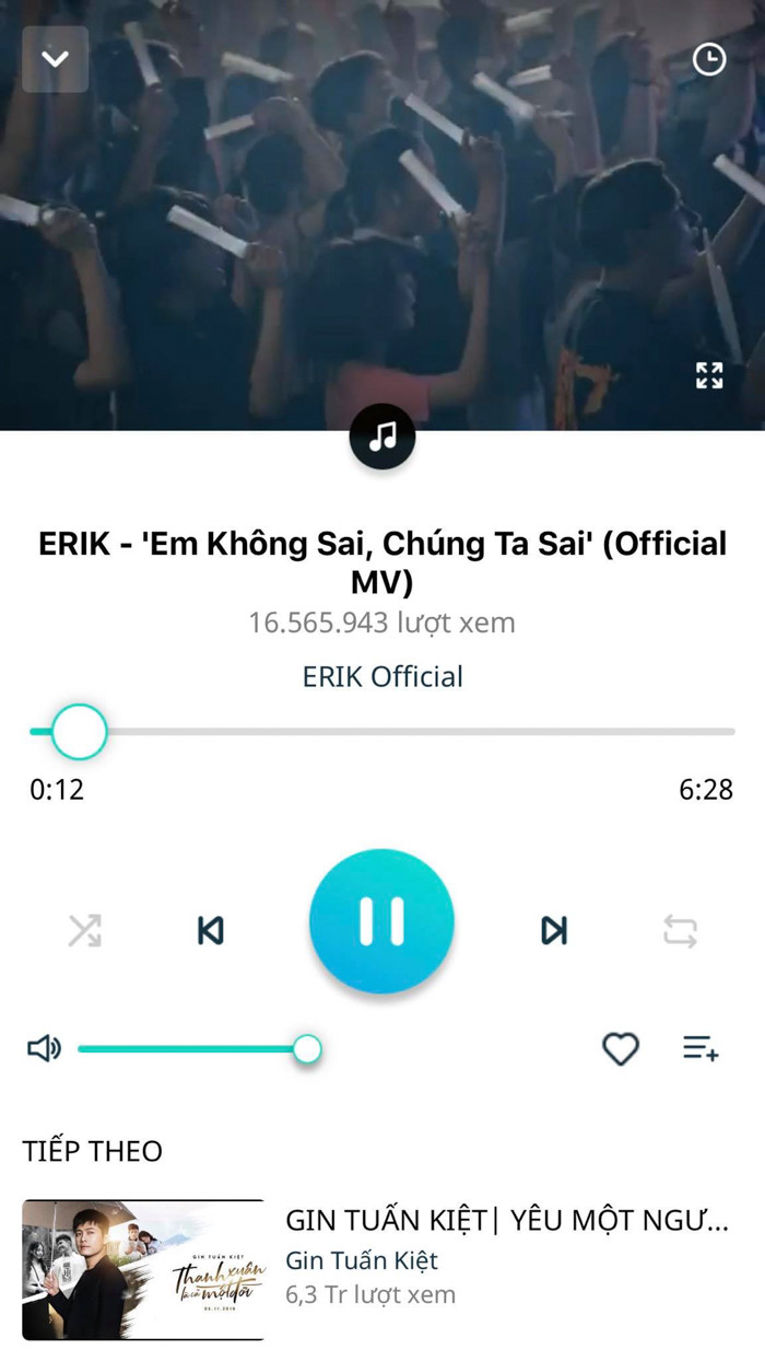 Khi bạn cài nó xong thì mở lên, chọn video cần nghe, bấm play, chờ cho quảng cáo chạy xong rồi vào video chính. Và thế là, bạn đã có thể thoát về màn hình Home hoặc tắt màn hình.