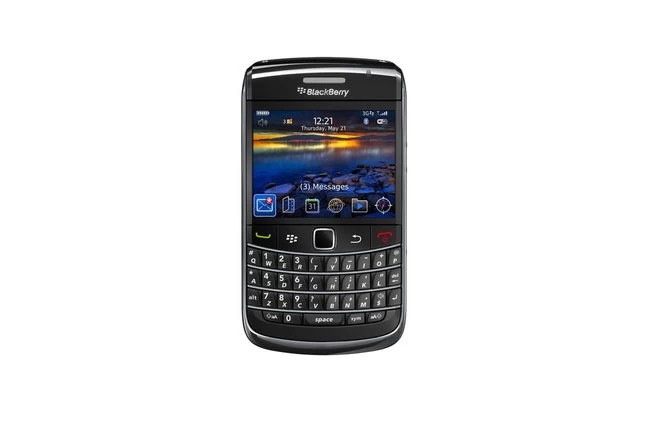 BlackBerry cập nhật dòng Bold vào cuối năm 2009 với mẫu 9700, và một lần nữa vào năm 2010 với mẫu 9650 và 9780. Trackball được thay thế bởi trackpad, độ phân giải màn hình tăng lên 480x360, mật độ điểm ảnh tăng từ 220ppi lên 250ppi. Dù trackpad quang học là một cải tiến lớn so với trackball vốn dễ hỏng, nhưng BlackBerry tiếp tục bị đe doạ bởi các thiết bị cảm ứng mạnh mẽ từ các đối thủ và bị người dùng than phiền vì thiếu ứng dụng.