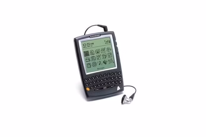 BlackBerry 5810 là một trong những thiết bị đầu tiên chạy trên nền Java, được tích hợp chức năng gọi điện thoại nhưng phải cắm thêm tai nghe. Nó ra mắt năm 2002, hướng đến doanh nghiệp thay vì người tiêu dùng.