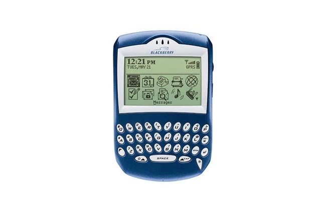 BlackBerry 6210 được công bố năm 2003, cùng với 6220, 6230 và 6280. Nó cũng được tích hợp chức năng gọi điện thoại nhưng có màn hình đơn sắc cỡ trung thay vì cỡ lớn như các thiết bị ra mắt một năm trước đó. BlackBerry 6210 là thiết bị khá phổ biến, khi mà vào thời điểm này, người ta bắt đầu sử dụng email ở khắp mọi nơi.