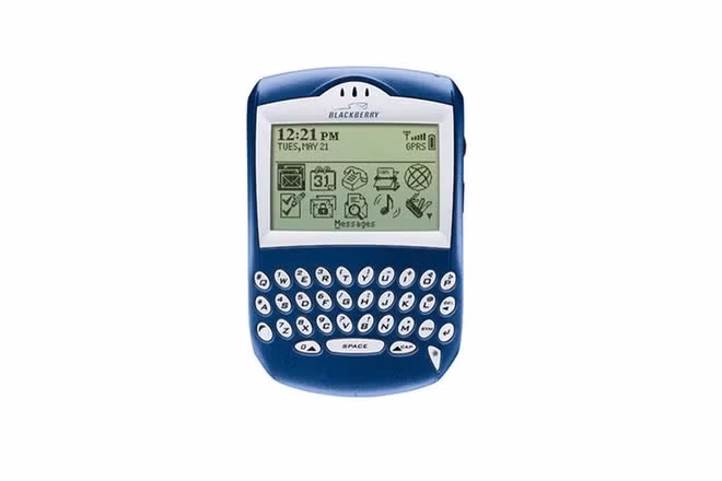 BlackBerry 6210 được công bố năm 2003, cùng với 6220, 6230 và 6280. Nó cũng được tích hợp chức năng gọi điện thoại nhưng có màn hình đơn sắc cỡ trung thay vì cỡ lớn như các thiết bị ra mắt một năm trước đó. BlackBerry 6210 là thiết bị khá phổ biến, khi mà vào thời điểm này, người ta bắt đầu sử dụng email ở khắp mọi nơi.