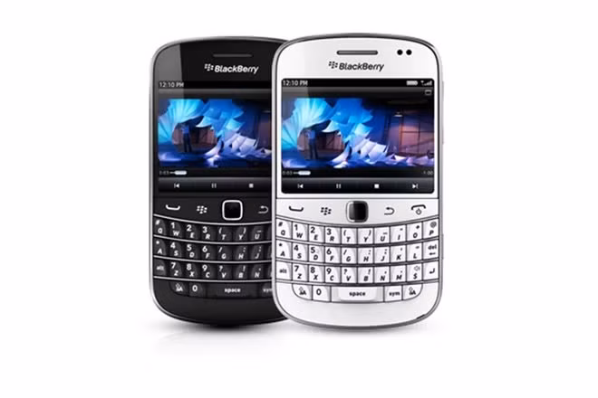 BlackBerry Bold Touch ra mắt vào mùa hè năm 2011. Nó có trackpad quang học, bàn phím QWERTY đầy đủ và màn hình cảm ứng. Máy còn được tích hợp NFC, camera 5-megapixel, và ở thời điểm ra mắt, nó là chiếc BlackBerry mỏng nhất từng được sản xuất.