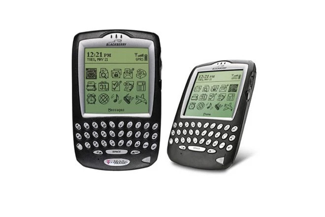 BlackBerry 6710 là một trong những thiết bị thuộc series 6000, cũng ra mắt năm 2002. Nó còn là một trong những thiết bị đầu tiên tích hợp chức năng gọi điện thoại (không cần cắm tai nghe) và có màn hình đơn sắc cỡ lớn, độ phân giải 160x160 pixel.