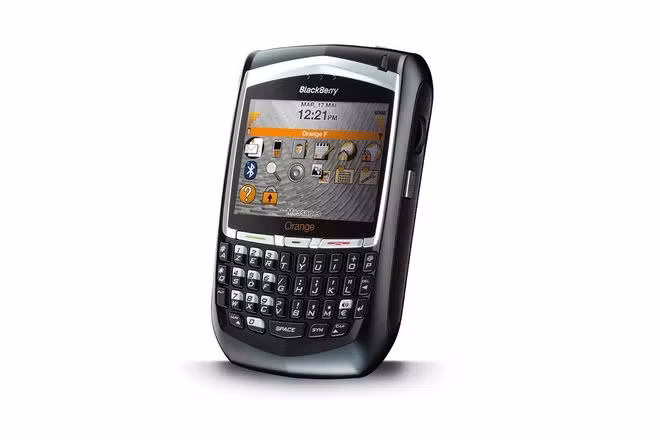 Các mẫu BlackBerry thuộc series 8700 được giới thiệu vào năm 2005/2006, với nhiều tính năng dành cho người tiêu dùng hơn nữa, như màn hình tốt hơn chẳng hạn. Chúng có màn hình cỡ lớn, 320x240, độ sâu màu 65K. Bàn phím QWERTY đưa thiết kế dày dặn trở lại như ban đầu.