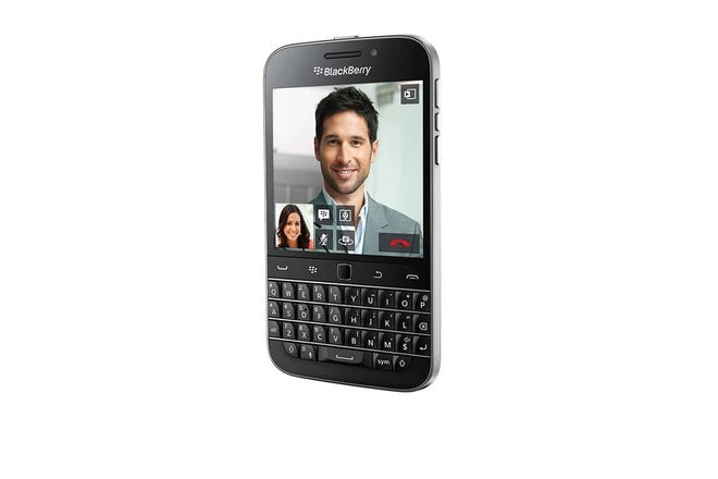 BlackBerry Classic ra mắt vào tháng 12/2014, mang lại thiết kế quen thuộc của Bold - một trong những thiết bị BlackBerry được mọi người biết đến và yêu thích nhất. Classic có màn hình 3.5-inch, độ phân giải 720x720, camera sau 8-megapixel và camera trước 2-megapixel. Máy có RAM 2GB, vi xử lý 1.5GHz, nhưng điểm thu hút chính của thiết bị này - ngoài bàn phím QWERTY vật lý - là nó cho phép người dùng tải về các ứng dụng Android bên cạnh các ứng dụng native của BlackBerry.