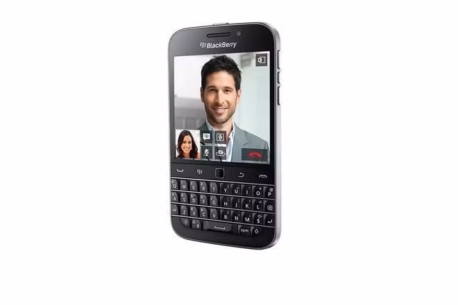 BlackBerry Classic ra mắt vào tháng 12/2014, mang lại thiết kế quen thuộc của Bold - một trong những thiết bị BlackBerry được mọi người biết đến và yêu thích nhất. Classic có màn hình 3.5-inch, độ phân giải 720x720, camera sau 8-megapixel và camera trước 2-megapixel. Máy có RAM 2GB, vi xử lý 1.5GHz, nhưng điểm thu hút chính của thiết bị này - ngoài bàn phím QWERTY vật lý - là nó cho phép người dùng tải về các ứng dụng Android bên cạnh các ứng dụng native của BlackBerry.