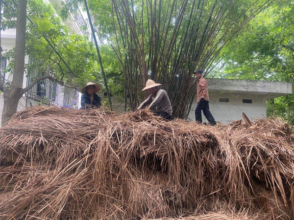 Để bảo tồn di sản văn hóa qua kiến trúc dân gian, Bảo tàng đã mời người dân địa phương về sửa chữa một số hạng mục của ngôi nhà, trong đó có một người là con của chủ nhân ngôi nhà.