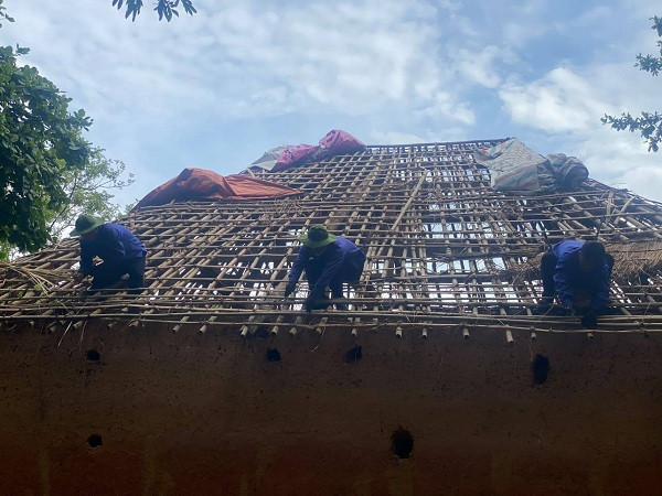 Trong thời gian này, công chúng sẽ được trải nghiệm và tìm hiểu những điều thú vị về kỹ thuật sửa nhà và những câu chuyện văn hóa của người Hà Nhì gắn với ngôi nhà của họ tại Bảo tàng Dân tộc học Việt Nam.