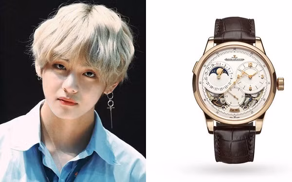 Biết thần tượng V thích Jaeger-LeCoultre nên các Army (tên cộng đồng fan của BTS) đã chung tay mua tặng V chiếc Duomètre Quantième Lunaire có giá lên đến 41,750 USD (khoảng 974 triệu đồng).