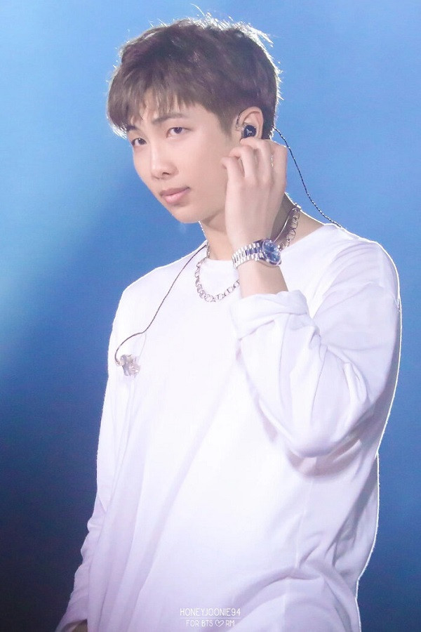 Hay phiên bản đồng hồ Rolex Day-Date Platinum Bar có giá "trên trời" lên tới 77.000 USD (khoảng 1,8 tỷ đồng).