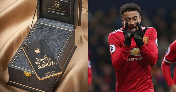 Ngôi sao bóng đá đang thi đấu cho Manchester United từng đăng tải hình ảnh chiếc điện thoại iPhone X phiên bản mạ vàng 24K, vỏ mặt lưng màu đen được thiết kế đặc biệt cho riêng anh. Ảnh: twimg.com