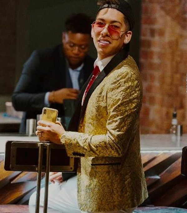 Tiền đạo đang khoác áo Liverpool - Firmino được nhiều người hâm mộ ví von là “ngầu” nhất nhì trong giới cầu thủ và tất nhiên điều đó không chỉ thể hiện ở style ăn mặc mà còn ở mẫu điện thoại mà anh chàng sử dụng. Cầu thủ này từng dùng một chiếc iPhone X với chiếc ốp mạ vàng vô cùng nổi bật. Ảnh: techz.vn