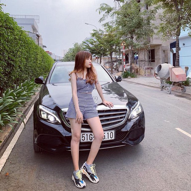 Uyên Pu cũng là một trong những streamer không hề kém cạnh những người đồng nghiệp nam giới với khối tài sản khổng lồ.