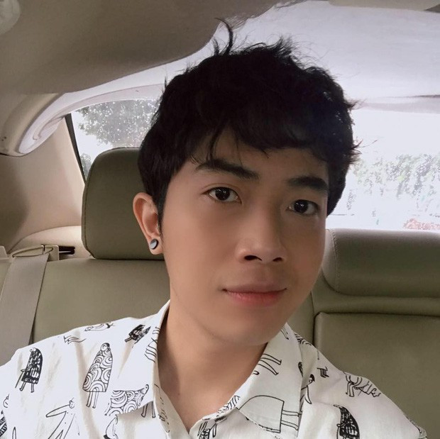 Cris Phan cũng không hề giấu giếm việc bố anh là một doanh nhân thành đạt nhưng cũng không quên khẳng định rằng bản thân luôn tự cố gắng phấn đấu.