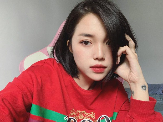Tương tự như Uyên Pu, Linh Ngọc Đàm cũng khởi nghiệp là một streamer và bất chấp việc từng gặp vô vàn khó khăn trong giai đoạn bắt đầu.