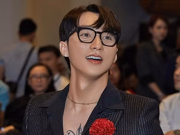 Là một trong những nghệ sĩ không có quá nhiều hoạt động nổi bật trên MXH, tuy nhiên các thảo luận có liên quan đến Sơn Tùng M-TP luôn nhận được tương tác cao nhờ lượng fan hâm mộ đông đảo của nam ca sĩ.