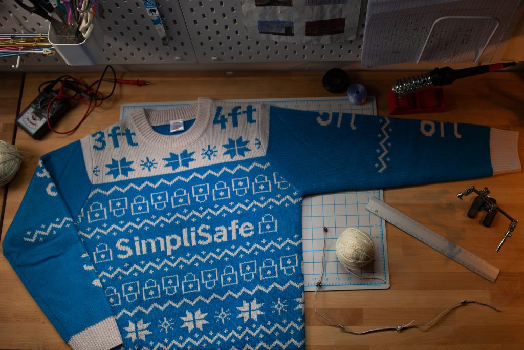 SimpliSafe thông báo họ cũng đang cho ra mắt các phiên bản áo len không kèm công nghệ cảm biến.