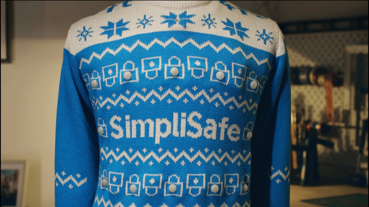 Giám đốc sáng tạo Wade Devers của SimpliSafe cho biết: “Với tư cách là các chuyên gia về bảo vệ gia đình, chúng tôi muốn tạo cho mọi người một cách thức vui vẻ để tự bảo vệ mình trong các dịp lễ năm nay”.