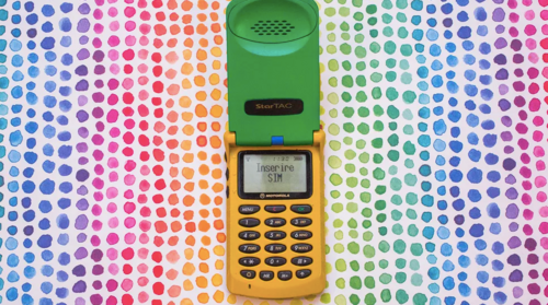 Motorola thậm chí gọi StarTAC là một mẫu điện thoại “mang mặc”. “Nó có thể được đeo một cách thời trang như một phụ kiện,” thông cáo báo chí ra mắt của nó viết