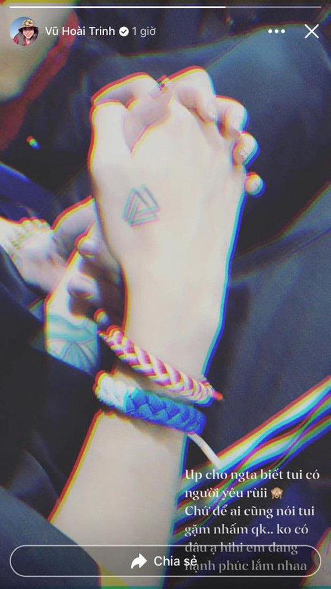 Ngoài hình xăm hoa hồng và chú chim "The Bird" trên tay, gần đây anh còn điểm thêm hình xăm ba chiếc tam giác lồng vào nhau qua đó ngầm khẳng định mối quan hệ với cựu streamer Lai Lai.