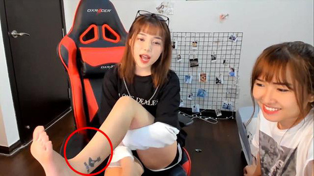 Streamer sở hữu nhiều hình xăm không kém phải kể đến Linh Ngọc Đàm, được biết cô đã sở hữu đến gần 10 hình xăm trên cơ thể.