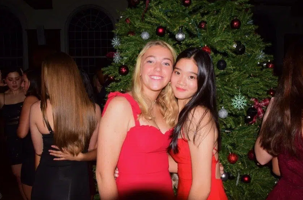 Thông qua những bức hình hiếm hoi, mọi người đều phải trầm trồ khen ngợi nhan sắc hoàn mỹ của Lee Won Ju.