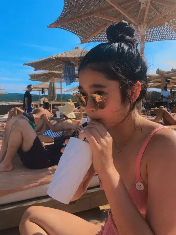 Lee Won Ju sinh năm 2004 tại New York, Mỹ, là con gái út của "Thái tử Samsung" Lee Jae Yong. Hiện tại, cô bé sinh sống và học tập ở Mỹ với tư cách du học sinh.