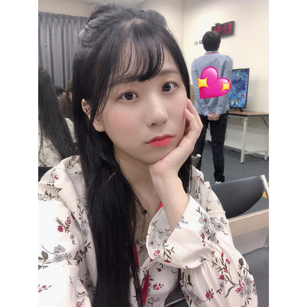 Từ đó, nữ MC xinh đẹp đã bắt đầu tìm hiểu LMHT cũng như giải đấu LCK để nâng cao trình độ bản thân. Mời quý độc giả đón xem thêm video "Trai ế" So Ji Sub bất ngờ kết hôn - Nguồn: VTC NOW