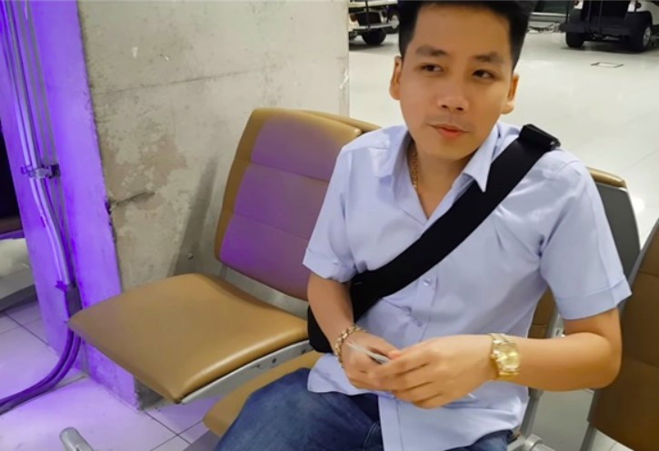 Hiện tại, kênh YouTube của Khoa Pug đã có gần 3 triệu lượt đăng ký dù có nhiều lùm xùm xảy ra. Theo Social Blade năm 2019, kênh Khoa Pug mỗi tháng có gần 37 triệu lượt xem, ước tính doanh thu quảng cáo từ 9,2 nghìn USD cho đến khoảng 147,2 nghìn USD (khoảng 214 triệu đến hơn 3,4 tỷ đồng). Ảnh: Tổng hợp