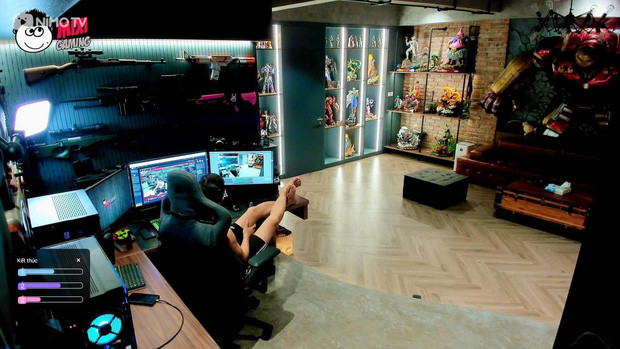 Trước đó, nam streamer này đã khiến người hâm mộ bất ngờ khi khoe nhà mới cùng căn phòng stream cực kỳ hoành tráng.