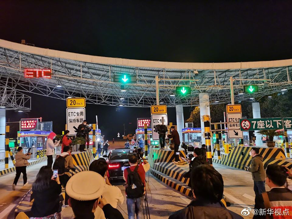 Trung Quốc chính thức dỡ bỏ phong tỏa ở tâm dịch COVID-19 Vũ Hán Trung Quoc chinh thuc do bo phong toa o tam dich COVID-19 Vu Han