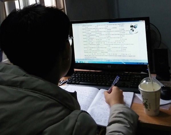 Học sinh khối 9 đã được giảm tải nhờ quyết định bỏ môn thi thứ 4 vào lớp 10. Ảnh: Bảo Trọng