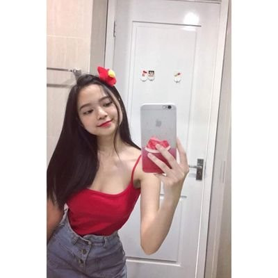 Để có được sự nổi tiếng nhanh chóng, Kim Chi chia sẻ cũng phải đánh đổi rất nhiều vì việc livestream chiếm gần hết thời gian nên những thú vui như cafe, shopping với bạn bè... hầu như không có nữa.