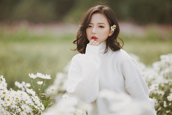 Vũ Ngọc Kim Chi, sinh năm 1999 hiện đang là streamer game kiêm mẫu ảnh. Cô bạn sở hữu số đo 3 vòng là 83-59-85 - không quá "khủng" nhưng lại rất cân đối, nuột nà.