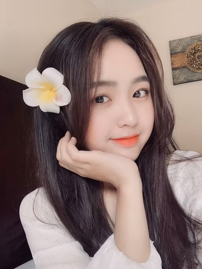 Không chỉ có gương mặt xinh đẹp, Phương Anh còn sở hữu vóc dáng vô cùng quyến rũ với số đo 3 vòng lần lượt là 79-65-89.