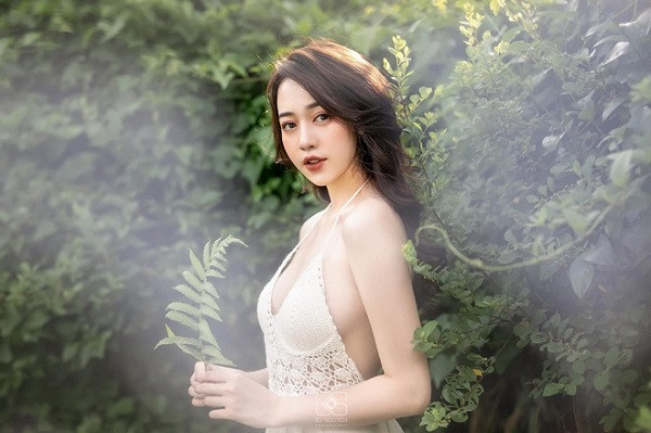 Phạm Thu Hằng có nickname là Habi, hiện đang là mẫu ảnh tự do và đảm nhận vai trò giám đốc hình ảnh cho một thẩm mỹ viện. Nàng hot girl còn là streamer của tựa game Liên Quân Mobile.