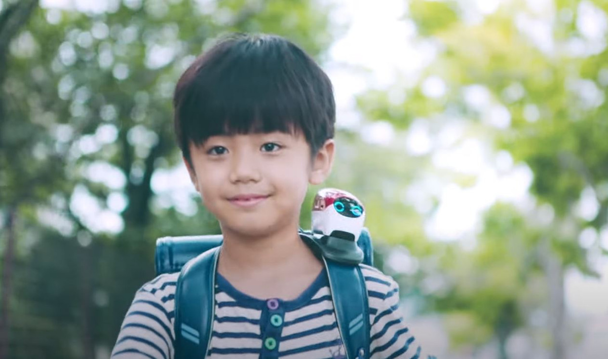 Cảm biến GPS ở Honda Robot cho phép cha mẹ hoặc người giám hộ thiết lập lộ trình trước tuyến đường sẽ đi, với rô-bốt - được gắn vào dây đeo vai của ba lô của trẻ - rung ở các điểm giao nhau để nhắc chúng nhìn cả hai chiều.