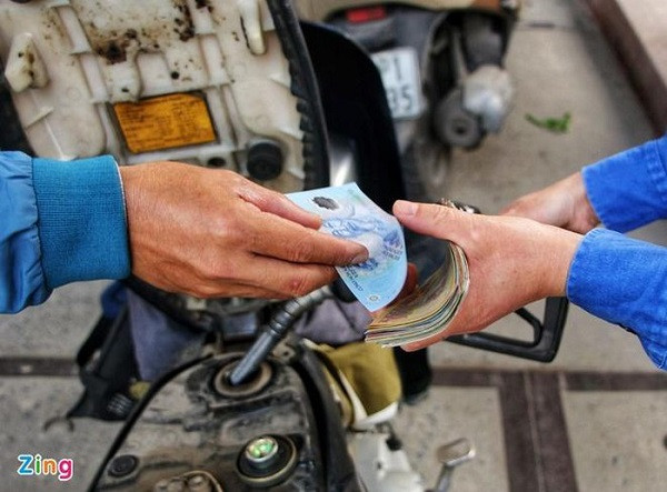 Gia xang co giam xuong duoi 10.000 dong/lit?