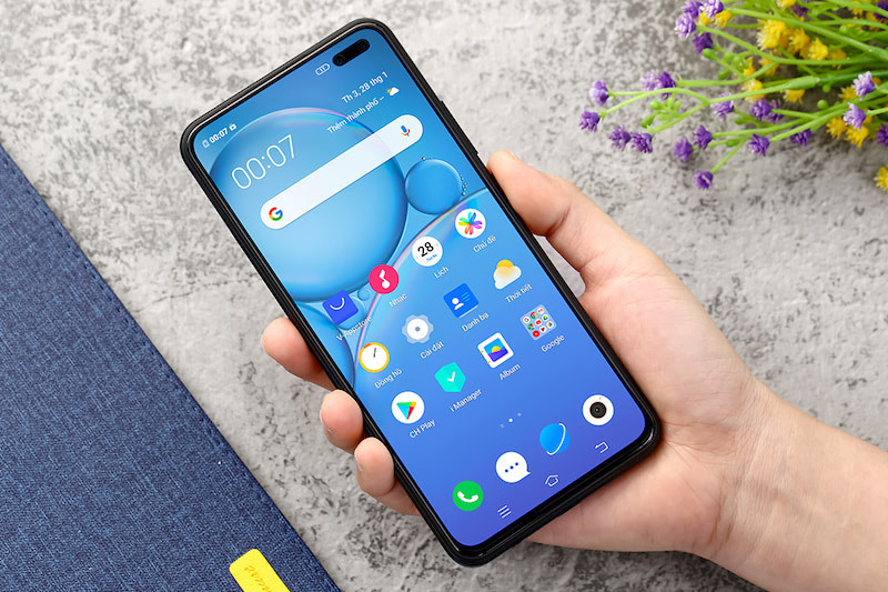 hiết kế có thể nói là điểm trừ lớn nhất của Vivo V19 mà người dùng cảm thấy không hài lòng lại là từ cụm camera selfie, tuy nhiên đây chỉ là chi tiết nhỏ, người dùng có thể che lấp bằng hình nền phù hợp. Hiện sản phẩm được bán với giá 8.990.000 đồng tại thegioididong.com