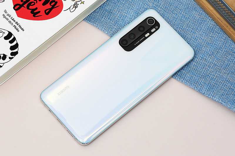 iaomi Mi Note 10 Lite được trang bị chip Snapdragon 730G, dòng chíp tối ưu hiệu năng và được đánh giá thuộc top các con chíp cho smartphone tầm trung. Ngoài ra tại phiên bản này Xiaomi cũng đưa vào 8Gb Ram, cùng 128 GB bộ nhớ trong, màn hình 6.47" full HD+ với nên AMOLED sắc nét. Với Quad Camera sau, Xiaomi không hề thua kém các đối thủ trong cùng phân khúc về khả năng chụp ảnh quay phim của mình.